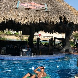 Meet your Posher, Bobby